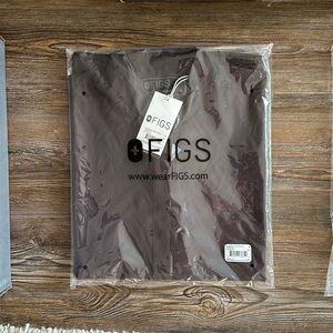 NWT Dark Fig Rafaela Scrub top